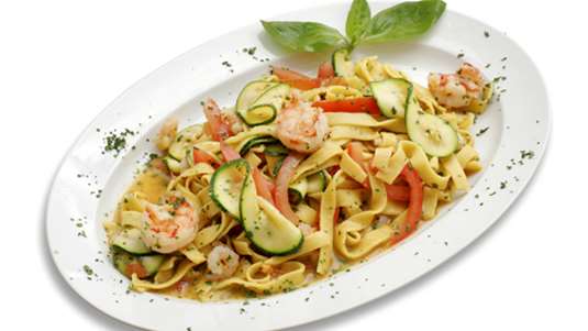 Ταλιατέλες με γαρίδες και κολοκυθάκια